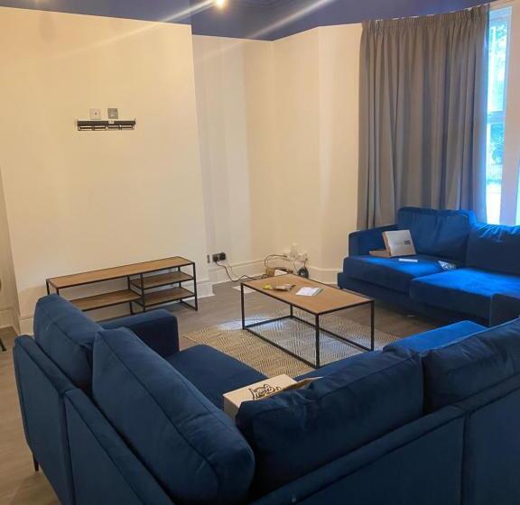 חדר סטנדרט, Unique