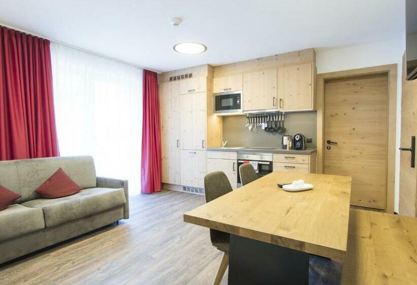 침실 3개 아파트, Alberts Heimatglück