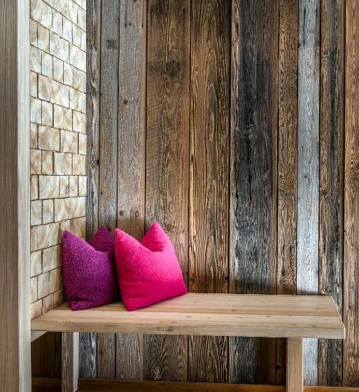 جناح جونيور مزوَّد بشرفة, Almdorf Almlust