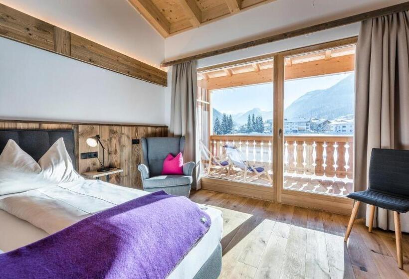 جناح جونيور مزوَّد بشرفة, Almdorf Almlust