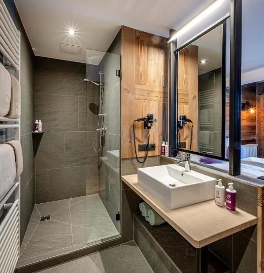 غرفة قياسية مزوَّدة بشُرفة, Almdorf Almlust