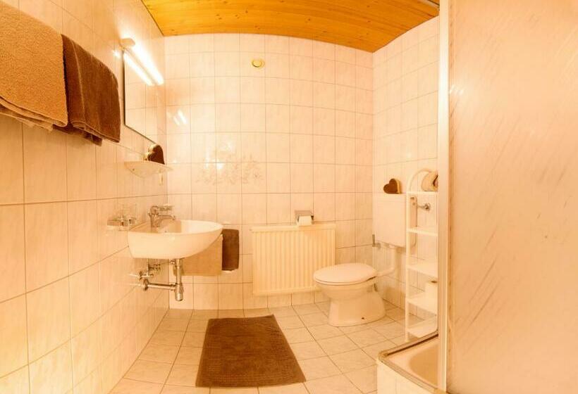 バルコニー付きスタンダードトリプルルーム, Christoph