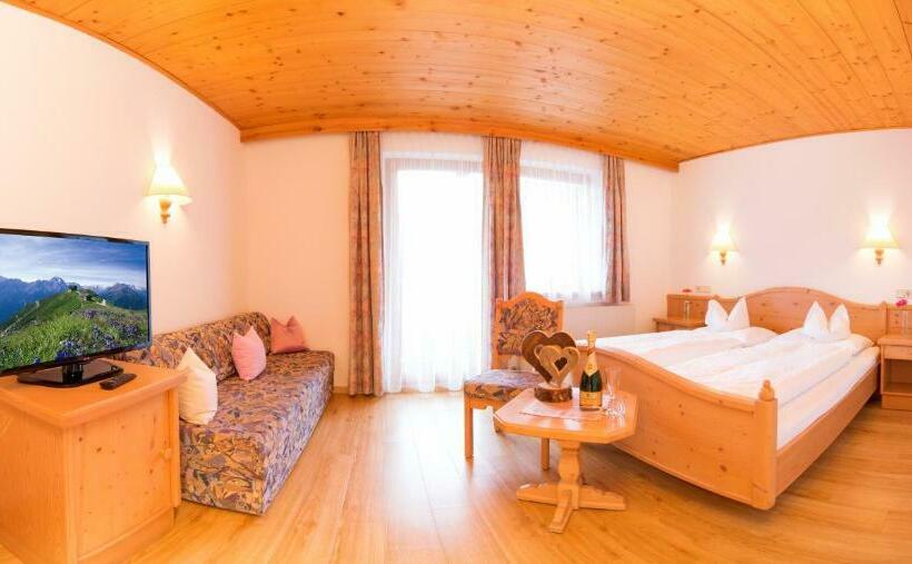 バルコニー付きスタンダードトリプルルーム, Christoph