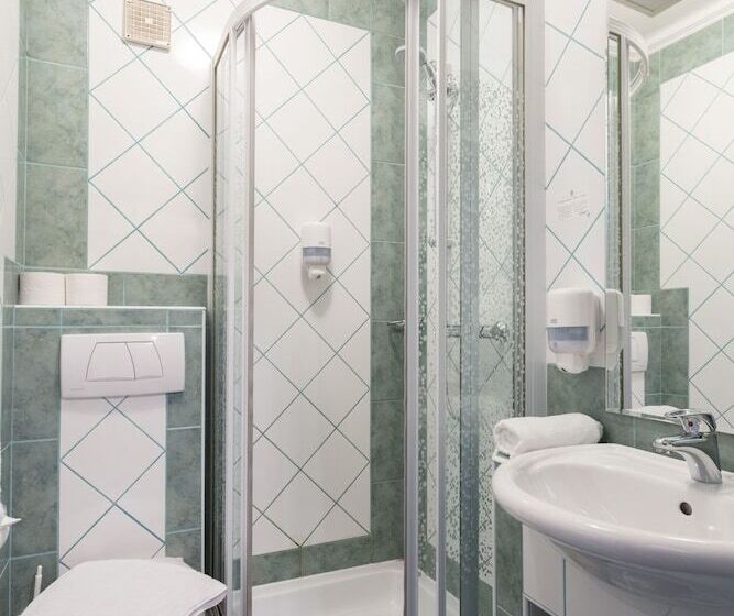 스탠다드 룸 산 전망, Pass Lueg