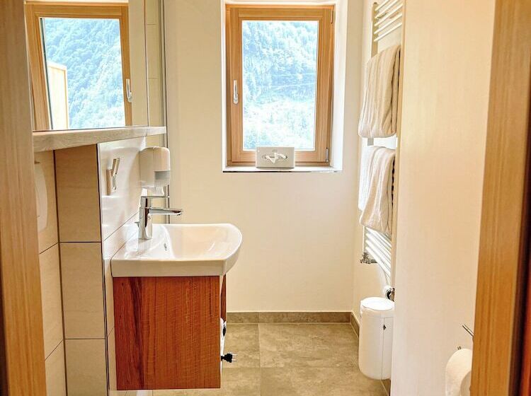 스탠다드 룸 산 전망, Pass Lueg