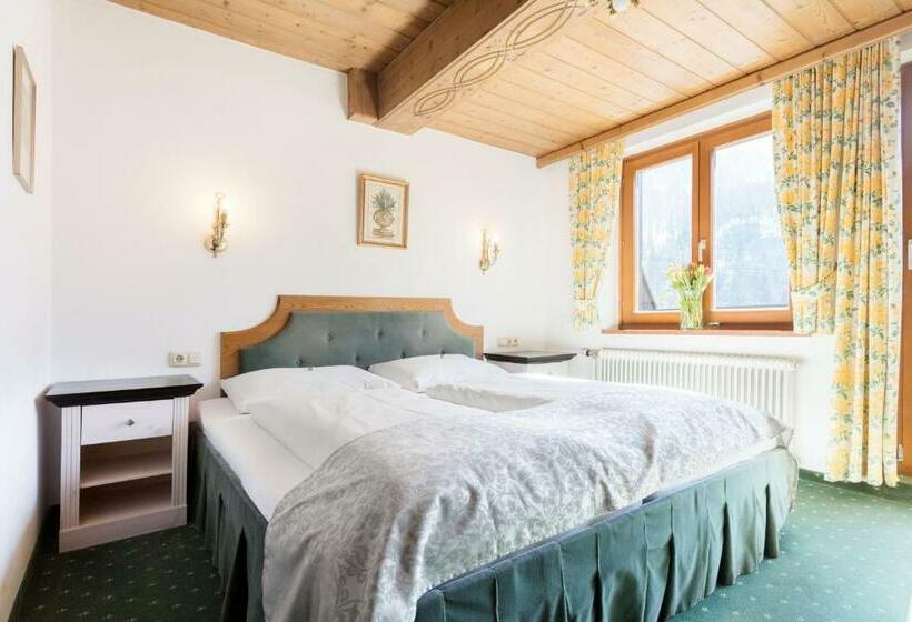 스탠다드 룸 산 전망, Pass Lueg