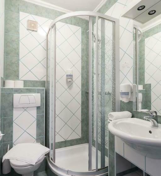 스탠다드 트리플 룸, Pass Lueg