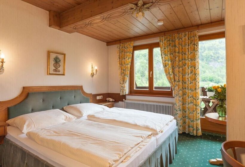 스탠다드 룸 산 전망, Pass Lueg