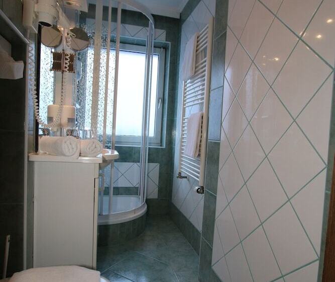 스탠다드 룸 산 전망, Pass Lueg