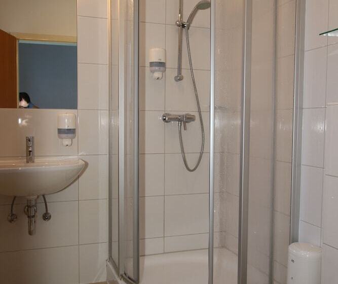 스탠다드 룸, Pass Lueg