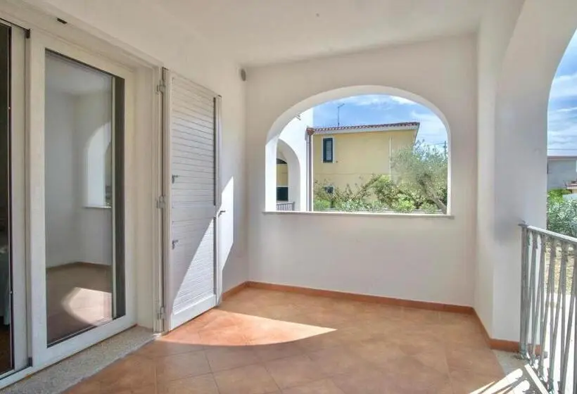 آپارتمان 1 خوابه با تراس, Apartments With Air Conditioning In Orosei