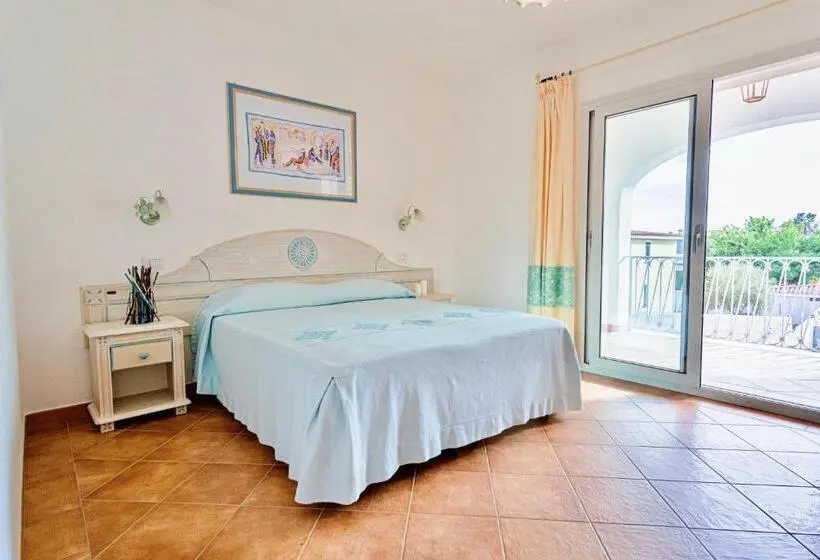آپارتمان 1 خوابه با تراس, Apartments With Air Conditioning In Orosei