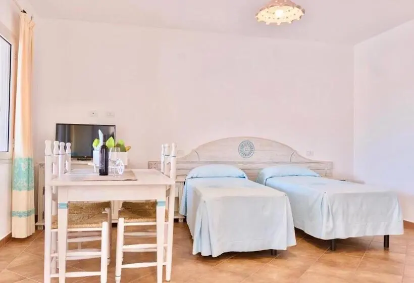 آپارتمان 1 خوابه با تراس, Apartments With Air Conditioning In Orosei