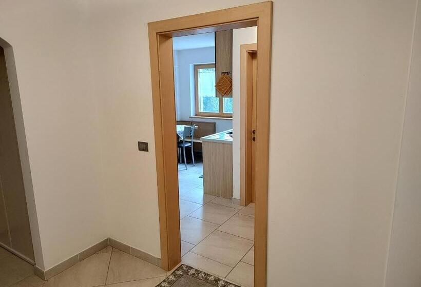 דירת חדר, Innerjerberhof Sunnseit