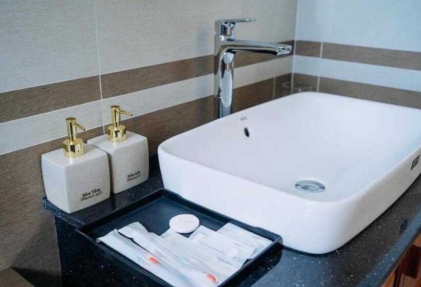 اتاق لوکس با چشمانداز دریا, Khách Sạn A68