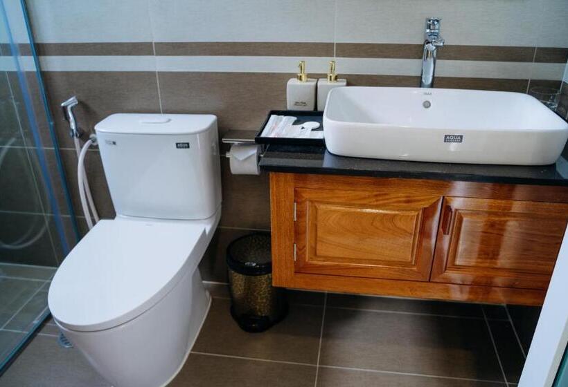 اتاق لوکس با چشمانداز دریا, Khách Sạn A68