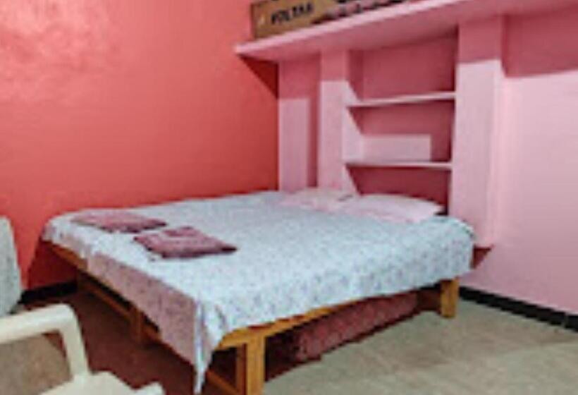 غرفة ديلوكس, Lasane Guruji Bhakta Niwas Tuljapur