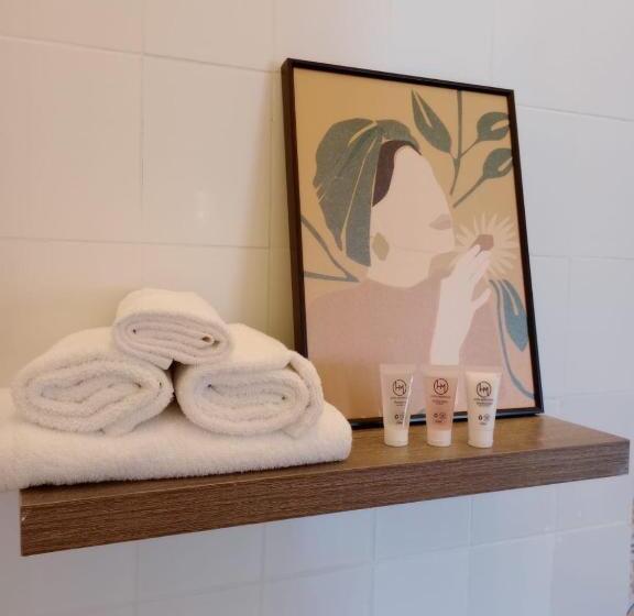 חדר סטנדרט לשלושה, Montesilva