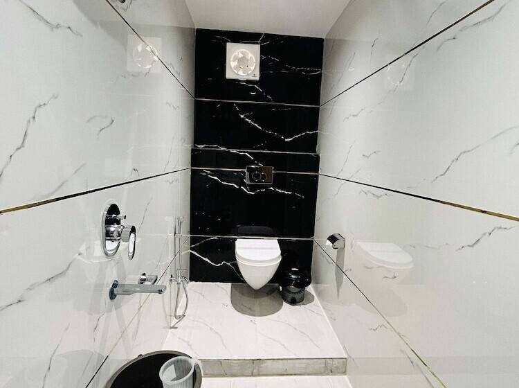 Deluxe Room, New Arcadia