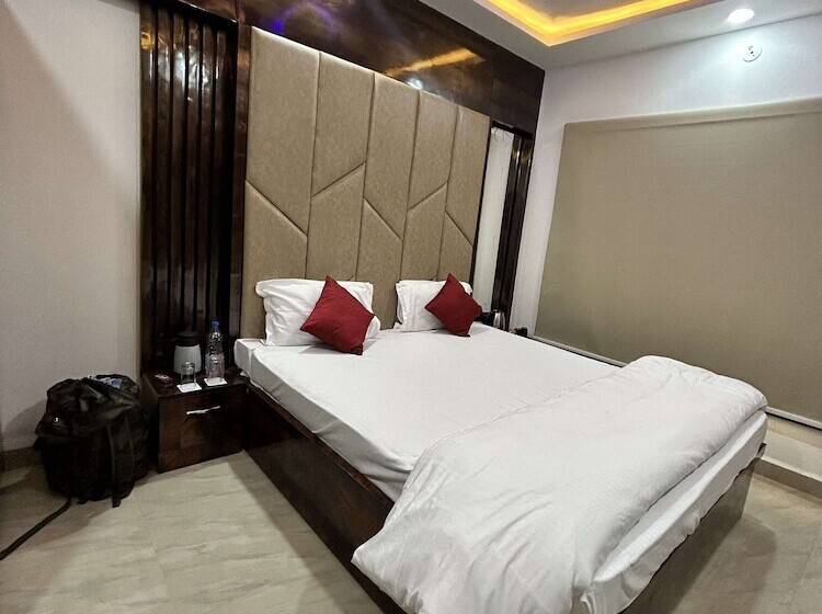 Deluxe Room, New Arcadia