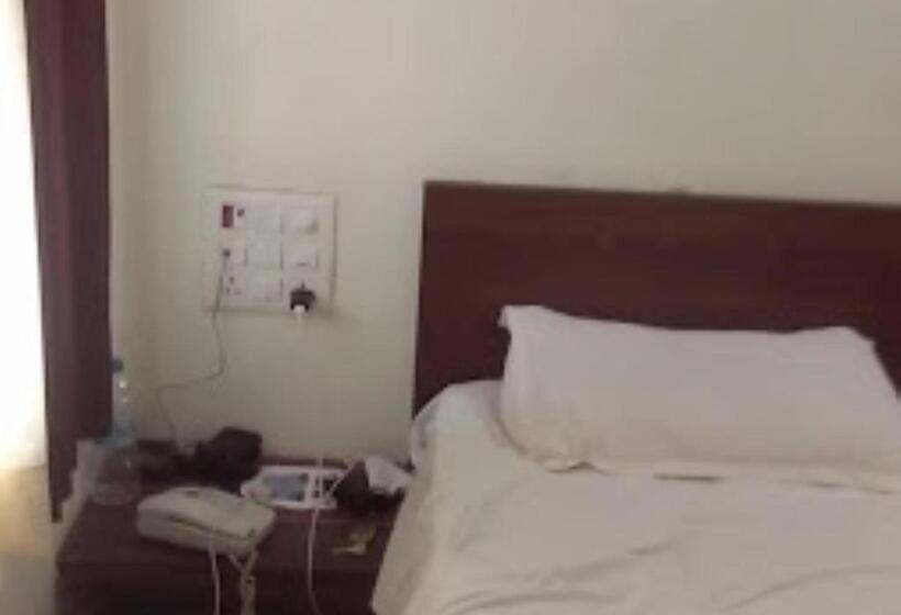 Chambre Triple Deluxe, Pathika Jalgaon