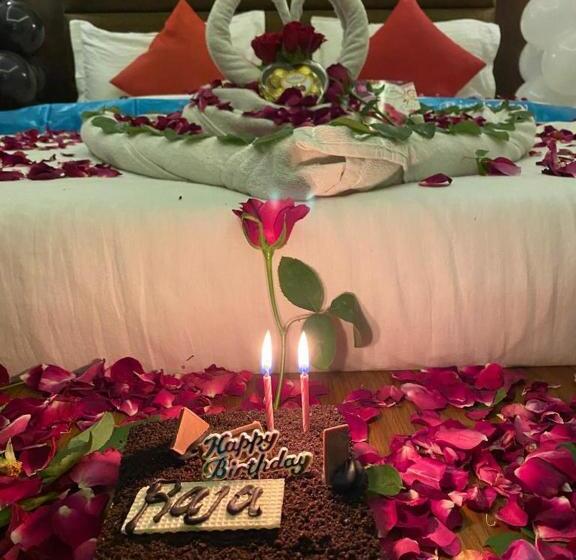 اتاق لوکس, Rj Residency