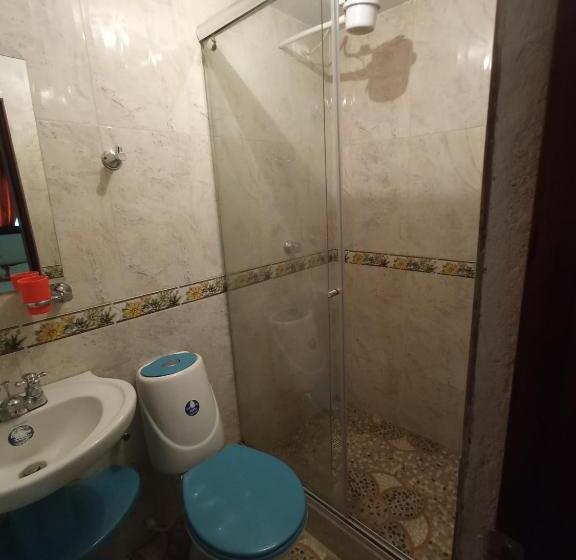 חדר סטנדרט לארבעה, Torogua