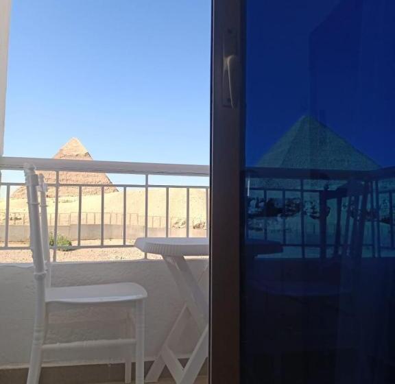 اتاق لوکس با بالکن, Yamour Pyramids View