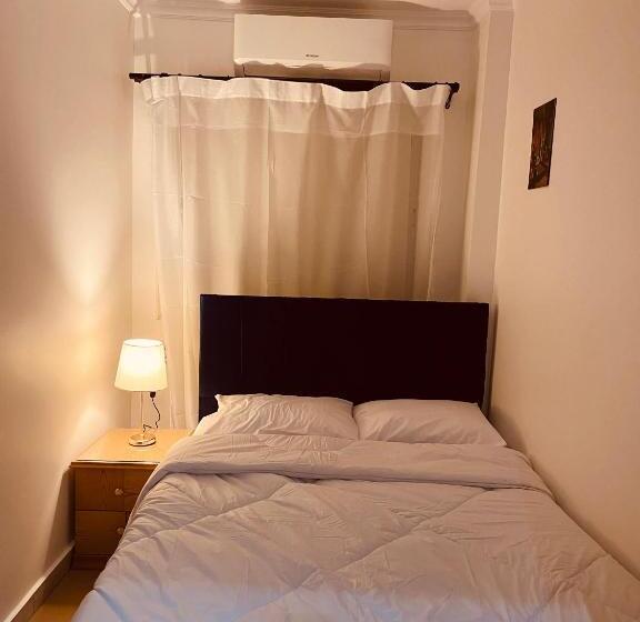 اتاق لوکس با تخت بزرگ, Yamour Pyramids View