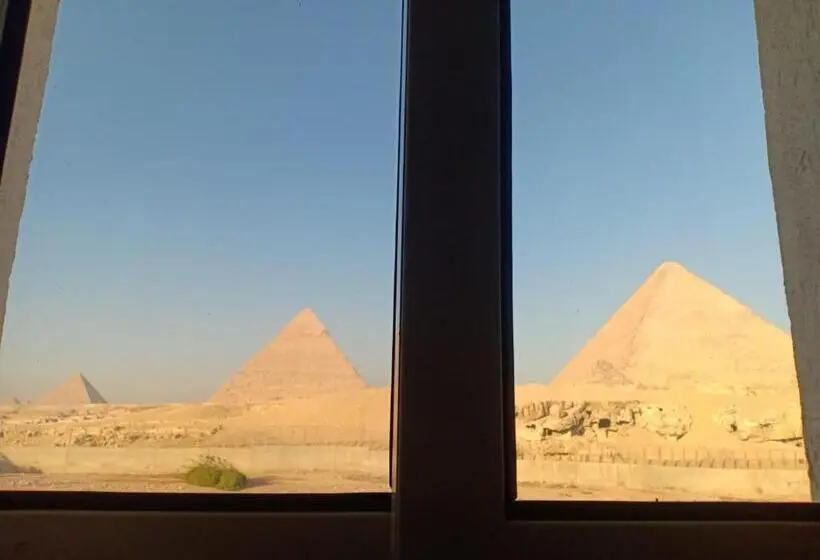 اتاق استاندارد سه تخته با چشم‌انداز, Yamour Pyramids View