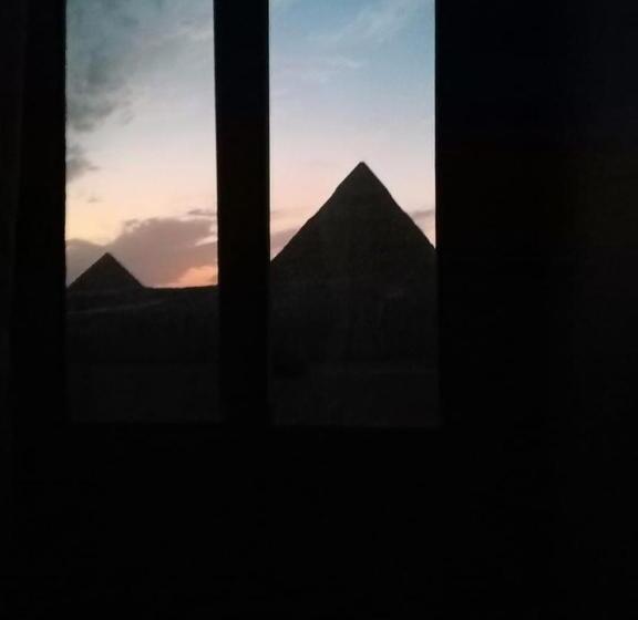 اتاق راحتی سه تخته, Yamour Pyramids View