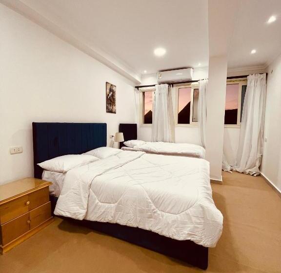 اتاق راحتی سه تخته, Yamour Pyramids View