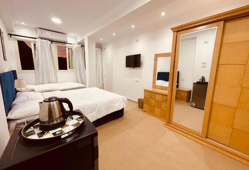 اتاق راحتی سه تخته, Yamour Pyramids View