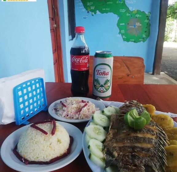 标准三人间, Hostal Xilotl