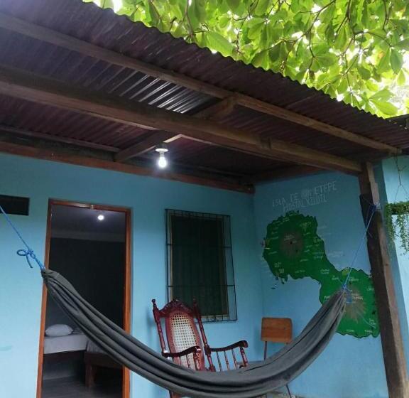 标准三人间, Hostal Xilotl