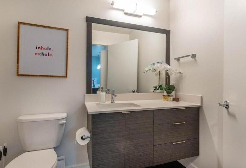 １ベッドルームアパートメント, Self Check In Washer Dryer 4ksmart Tv King Bed Gym