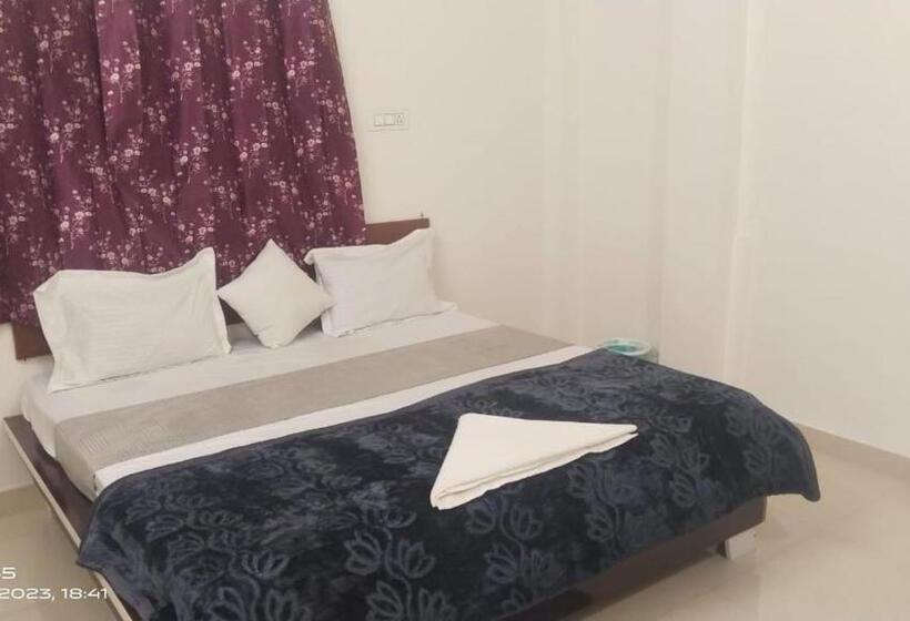 غرفة كلاسيكية ثلاثية, Spot On Hotel The Royal Green