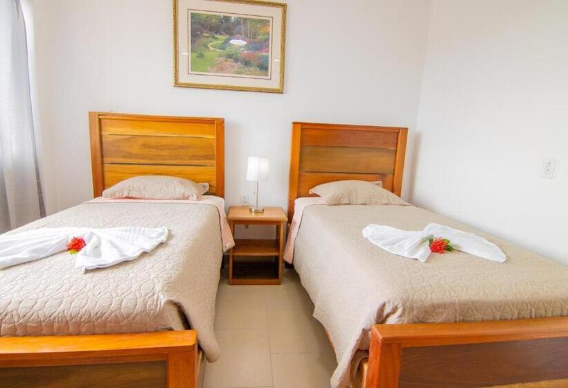 דירת חדר, Tropical Palace