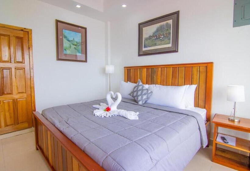 דירת חדר, Tropical Palace