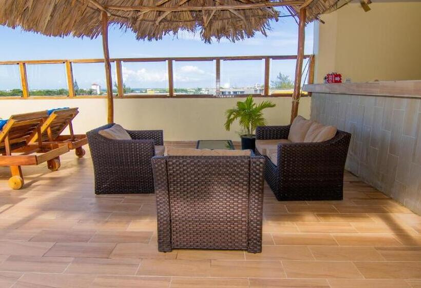 דירת חדר, Tropical Palace