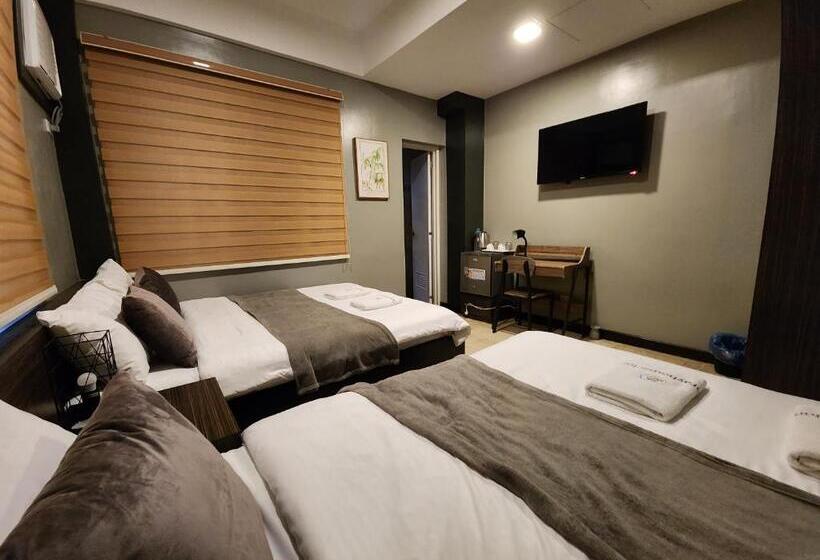 חדר משפחתי, Grayhouse Inn Tagaytay