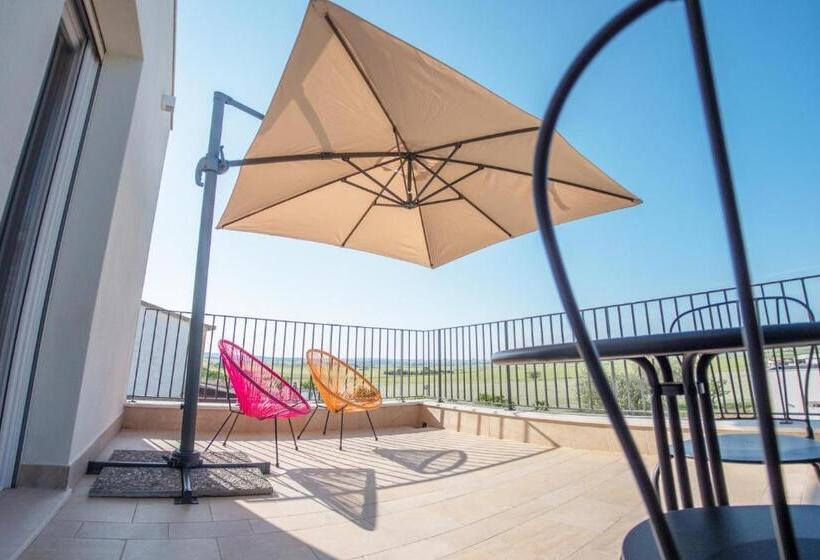 اتاق استاندارد با چشمانداز استخر, Laportulaca Relax & Nature