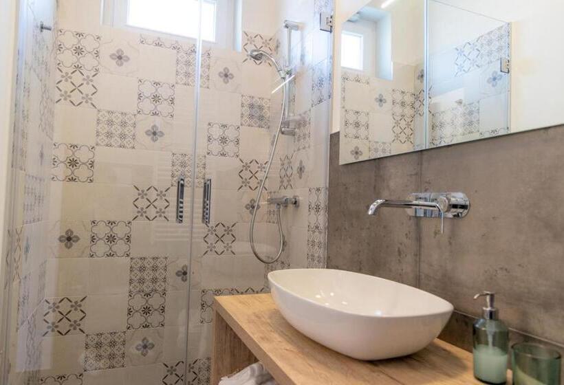 اتاق استاندارد با چشمانداز استخر, Laportulaca Relax & Nature