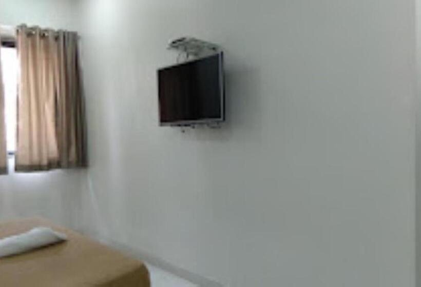 غرفة قياسية ثلاثية, Avanti, Nashik