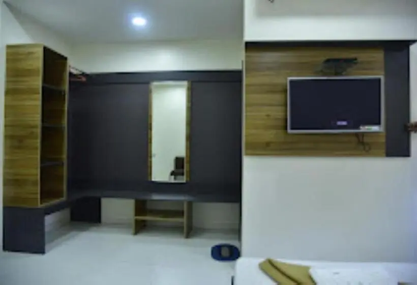 Standard Kolmen Hengen Huone, Avanti, Nashik