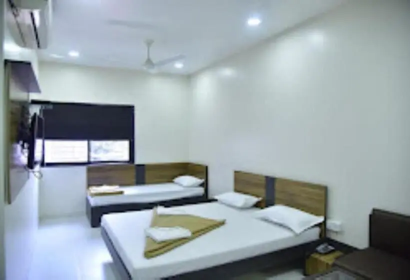 Standard Kolmen Hengen Huone, Avanti, Nashik