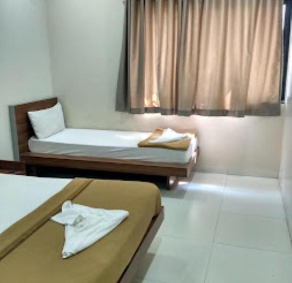 غرفة قياسية ثلاثية, Avanti, Nashik