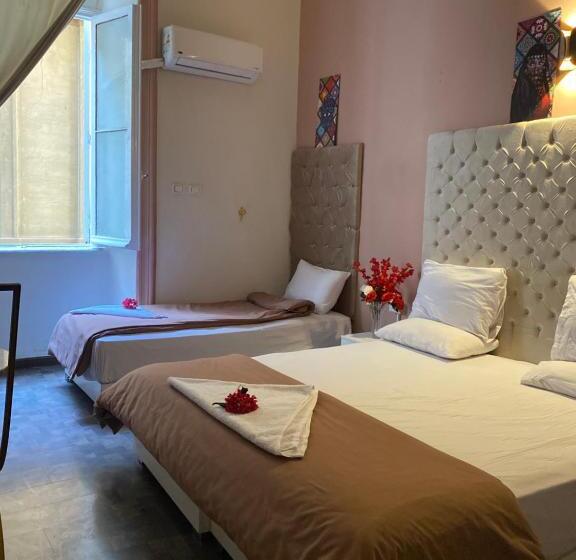 اتاق لوکس سه تخته, La Vida