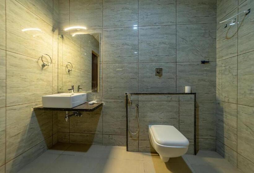 סוויטה נוף לבריכה, Magizhvanam