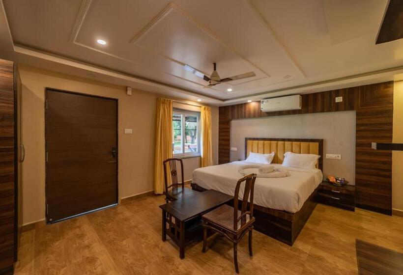 סוויטה נוף לבריכה, Magizhvanam